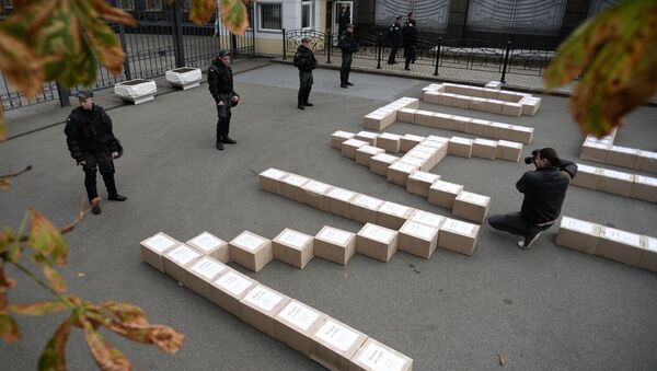 Boxes containing signatures of Ukrainian people in support of the referendum on Ukraine's accession to the NATO system of collective security, outside the President's Administration building. - Sputnik International