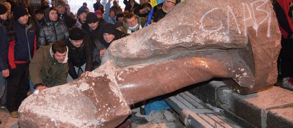 Demolition of Lenin monument in center of Kiev - Sputnik International