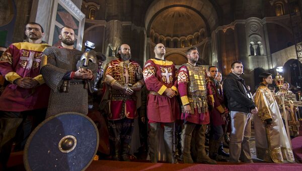 Men dressed as Serbian knights attend an Orthodox Easter service in the St. Sava temple in Belgrade - Sputnik International