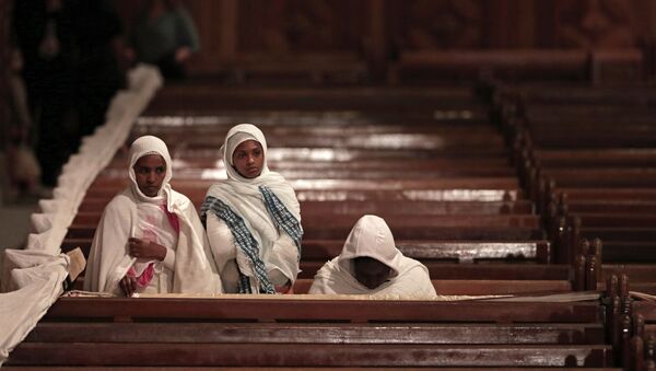 Ethiopian Christian women pray during the Easter Eve service at St. Mark's Cathedral, in Cairo, Egypt - Sputnik International