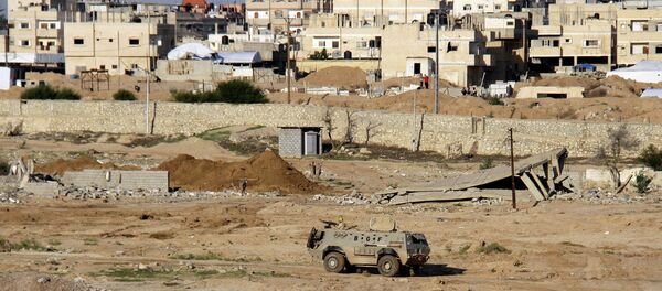 Egyptian army armored vehicle stands on the on the Egyptian side of border town of Rafah, north Sinai, Egypt - Sputnik International