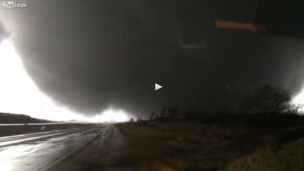 Risk Taker Almost Swept Up By The Tornado in Rochelle, IL - Sputnik International