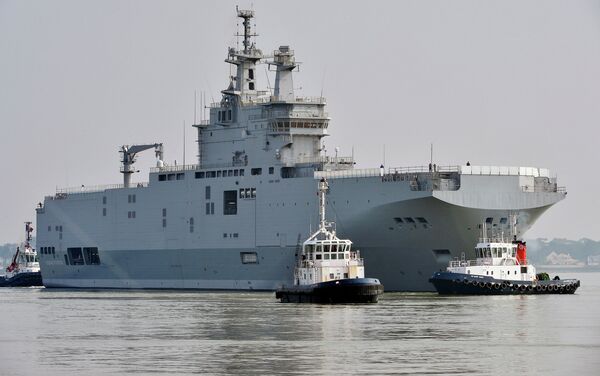 The Sevastopol mistral warship is on its way for its first sea trials, on March 16, 2015 off Saint-Nazaire - Sputnik International