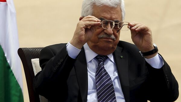 Palestinian President Mahmoud Abbas adjusts his glasses as he attends the opening ceremony of a park in the West Bank city of Ramallah April 5, 2015 - Sputnik International