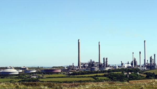 A general view of the Chevron Oil Refinery near Pembroke in west Wales - Sputnik International