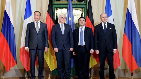 German Foreign Minister Frank-Walter Steinmeier, second left, welcomes his counterparts from France, Laurent Fabius, right, Russia, Sergey Lavrov, left, and Ukraine, Pavlo Klimkin, second right, for a meeting on the situation in Ukraine in Berlin, Germany, Monday, Jan. 12, 2015. - Sputnik International