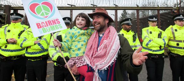 Protesters calling for an end to the Trident nuclear programme blockade the road in front of HM Naval Base Clyde in Faslane, Scotland, northeast of Glasgow, on April 13, 2015 the UK base for Trident - Sputnik International