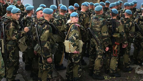 Belarusian paratroopers arrive for Zapad-2013 Drills - Sputnik International