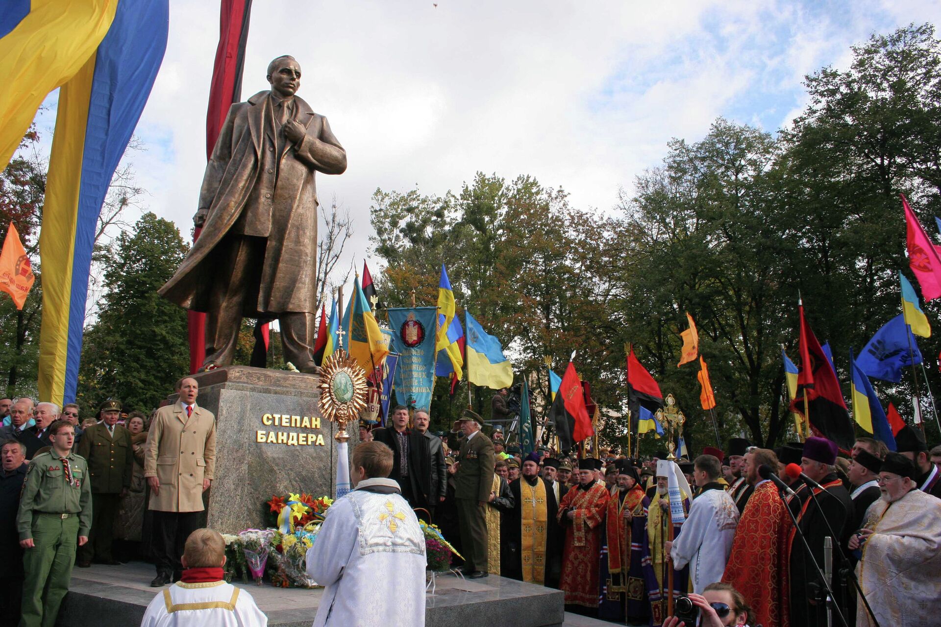 Unveiling a monument to Stepan Bandera in Lviv  - Sputnik International, 1920, 26.02.2022