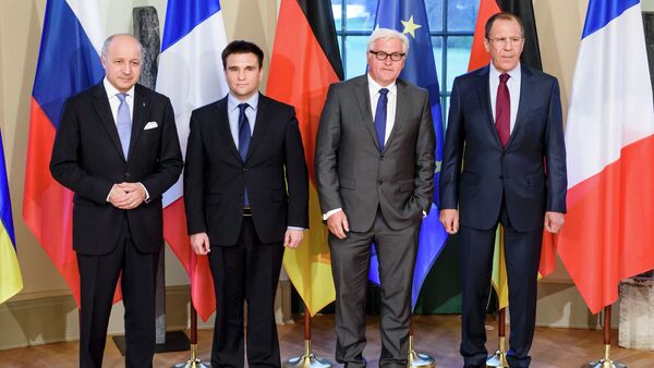 French Foreign Minister Laurent Fabius, Ukrainian Foreign Minister Pavlo Klimkin, German Foreign Minister Frank-Walter Steinmeier and Russian Foreign Minister Sergei Lavrov pose for a group photo in Berlin April 13, 2015. - Sputnik International