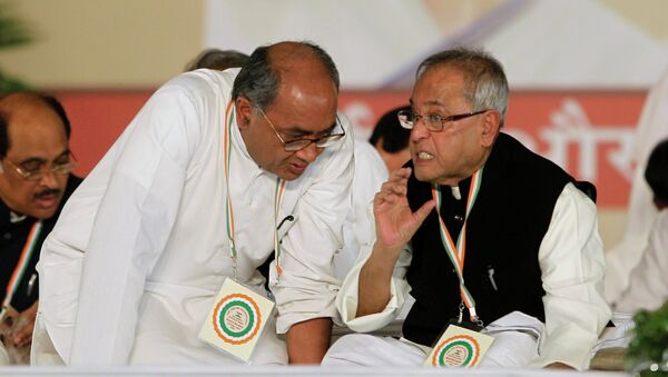 Secretary General of Indian National Congress Digvijay Singh (left) - Sputnik International