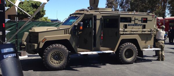 Rude Gesture Leads to Man Being Pulled Over by Police in Armoured Vehicle Rude Gesture Leads to Man Being Pulled Over by Police in Armoured Vehicle - Sputnik International