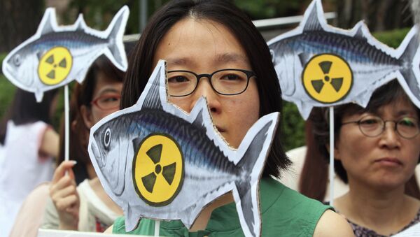 Environmentalists stage a rally denouncing imported agricultural and marine products from Japan without radioactivity test in front of the Japanese Embassy in Seoul, South Korea, Thursday, Aug. 1, 2013 - Sputnik International