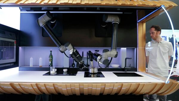 A robot in the Robotic Kitchen prototype created by Moley Robotics cooks a crab soup at the company's booth at the world's largest industrial technology fair, the Hannover Messe, in Hanover April 13, 2015 - Sputnik International