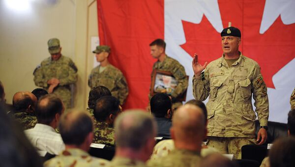 Brigadier General Dean Milner, Commander of Canadian forces in Afghanistan, speaks with soldiers after a handover ceremony to US forces at Kandahar airbase - Sputnik International