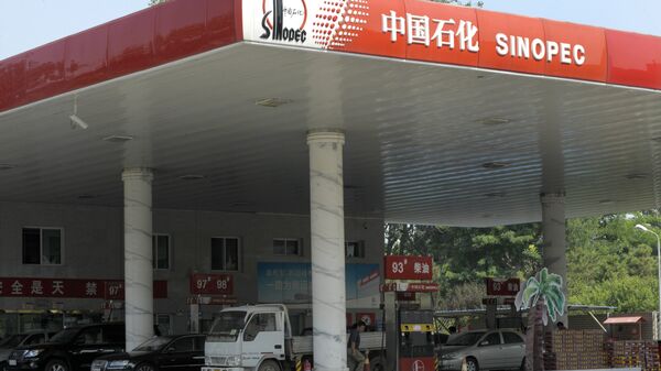A man stands prepares to fill up his truck at a Sinopec's gas station in Beijing  - Sputnik International