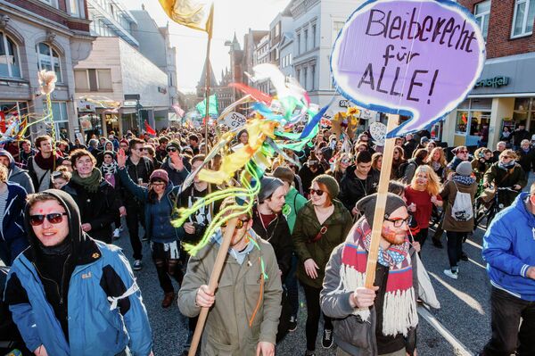 With thousands of protestors set to descend on the city, an additional 3,500 police officers have been deployed to the area, while there have been reports of some businesses closing their doors amid fears of violence and damage. With thousands of protestors set to descend on the city, an additional 3,500 police officers have been deployed to the area, while there have been reports of some businesses closing their doors amid fears of violence and damage. - Sputnik International