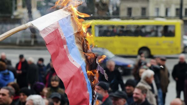 Russian flag burned in Tbilisi - Sputnik International