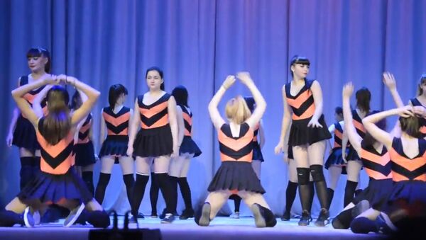 The two-minutes long video clip shows young female students of the ‘Credo’ dance school in Orenburg, Russia, performing a dance routine dubbed “Bees and Winnie-the-Pooh” dressed in rather skimpy outfits. - Sputnik International