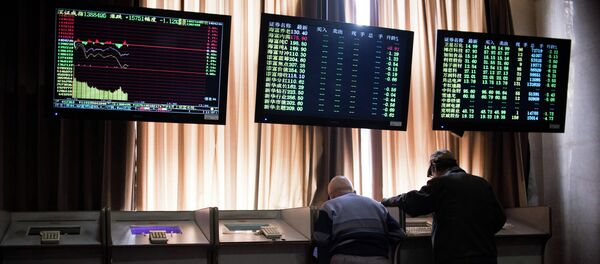 Chinese investors look at prices of shares and the Shanghai Composite Index at a stock brokerage house in Shanghai on April 15, 2015 Chinese investors look at prices of shares and the Shanghai Composite Index at a stock brokerage house in Shanghai on April 15, 2015 - Sputnik International