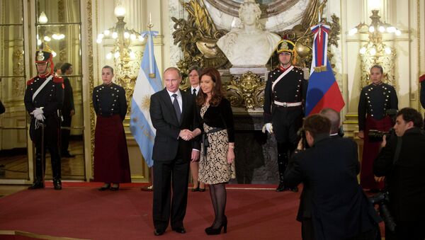 Russian President Vladimir Putin, left, and Argentina's President Cristina Fernandez pose for a photo at Government Palace during Putin's one-day visit, in Buenos Aires, Argentina, Saturday, July 12, 2014 - Sputnik International
