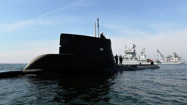 Submarine ORP Sep and Swedish vessel HSWMS Belos take part in the NATO exercises ‘Dynamic Monarch 2014’, near Gdynia on 22 May 2014 - Sputnik International