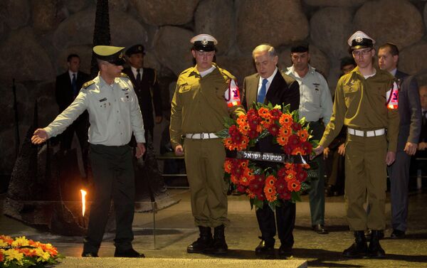 Israeli Prime Minister Benjamin Netanyahu lays a wreath during a ceremony marking the annual Holocaust Remembrance Day at the Hall of Remembrance at the Yad Vashem Holocaust memorial, in Jerusalem - Sputnik International