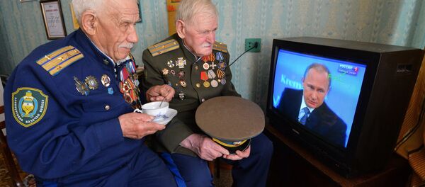 100-year-old veteran from Chelyabinsk with his friend are watching Putin's Q&A session 100-year-old veteran from Chelyabinsk with his friend are watching Putin's Q&A session - Sputnik International