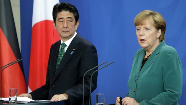 German Chancellor Angela Merkel and Prime Minister of Japan Shinzo Abe address the media during a joint press conference as part of a meeting at the chancellery in Berlin. - Sputnik International