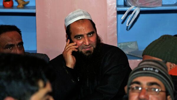 Senior Kashmiri separatist leader Masarat Alam speaks on a phone at his home in Srinagar, India. (File) - Sputnik International