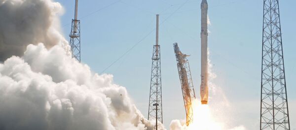 Ракета Falcon 9 стартует с мыса Канаверал Ракета Falcon 9 стартует с мыса Канаверал - Sputnik International