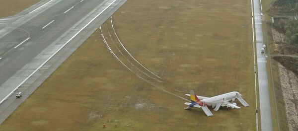 An aerial view shows an Asiana Airlines airplane which ran out of runway after landing at Hiroshima airport in Mihara, Hiroshima prefecture, western Japan, in this photo taken by Kyodo April 15, 2015. - Sputnik International