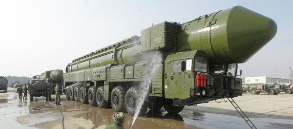 Topol M missile system shown at Alabino training ground near Moscow Topol M missile system shown at Alabino training ground near Moscow - Sputnik International