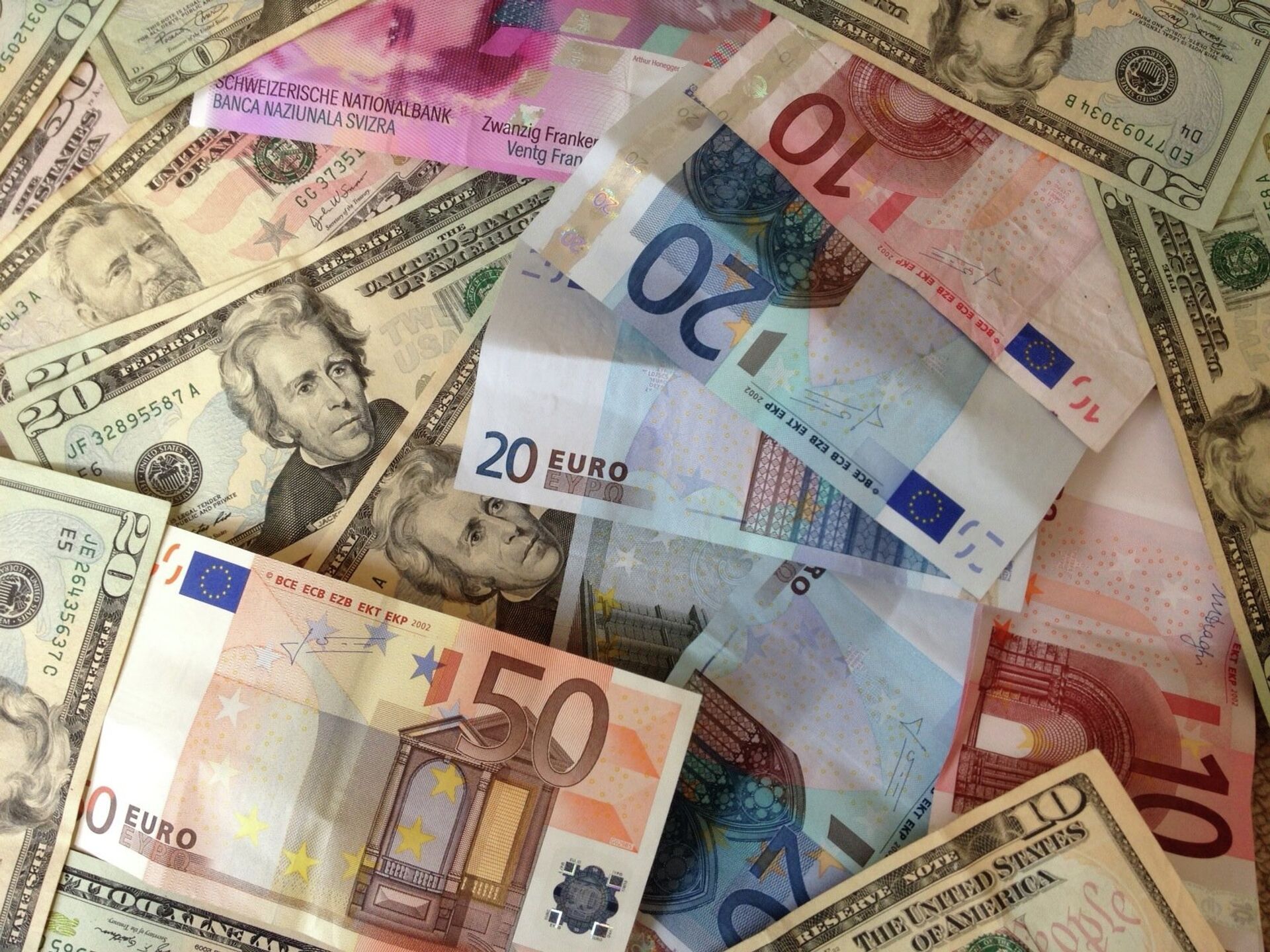 Продать доллары и евро