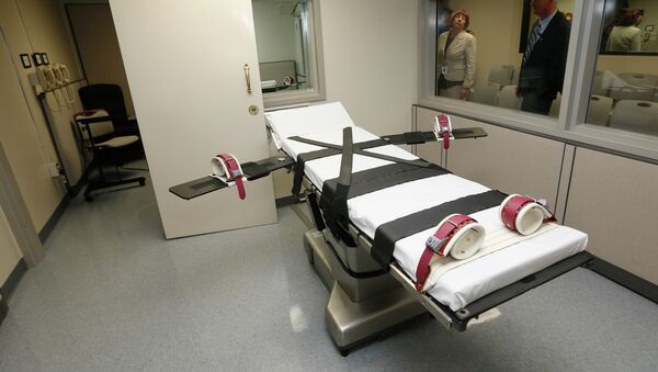 Oklahoma has approved the use of nitrogen gas asphyxiation for the administration of the death penalty in case the US Supreme Court finds lethal injections - plagued by recent botched executions - to be unconstitutional. - Sputnik International
