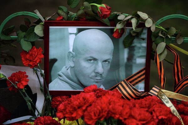 Flowers and candles laid at the Ukraine Embassy in Moscow in memory of journalist Oles Buzina killed in Kiev Flowers and candles laid at the Ukraine Embassy in Moscow in memory of journalist Oles Buzina killed in Kiev - Sputnik International