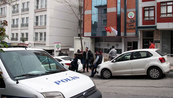 Police are seen outside the headquarters of the pro-Kurdish Peoples’ Democratic Party, (HDP) early on April 18, 2015 in Ankara - Sputnik International