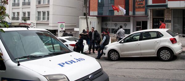 Police are seen outside the headquarters of the pro-Kurdish Peoples’ Democratic Party, (HDP) early on April 18, 2015 in Ankara Police are seen outside the headquarters of the pro-Kurdish Peoples’ Democratic Party, (HDP) early on April 18, 2015 in Ankara - Sputnik International