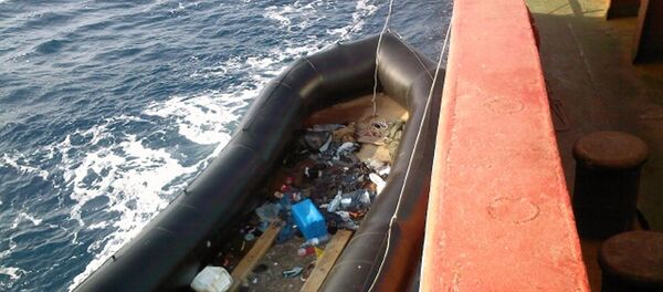 Inflatable boat use by immigrants Inflatable boat use by immigrants - Sputnik International