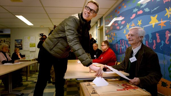 Finnish Prime Minister and leader of National Coalition Party Alexander Stubb casts his vote during the parliamentary election in Espoo, Finland - Sputnik International