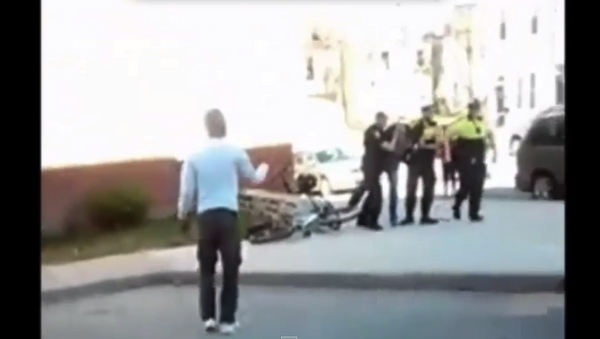 Screenshot from a cell phone video showing the arrest of Freddie Gray in Baltimore - Sputnik International