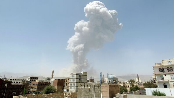 Smoke billows from the Faj Attan Hill following a reported airstrike by the Saudi-led coalition on an army arms depot, now under Huthi rebel control, on April 20, 2015, in Sanaa - Sputnik International