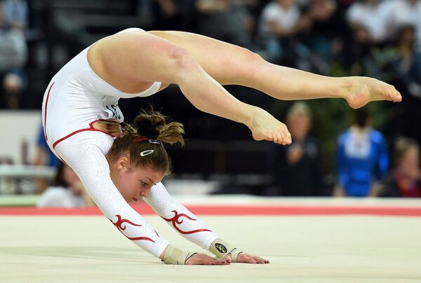 Swiss gymnast Caterina Barloggio competes in a qualifying round of the floor exercise - Sputnik International