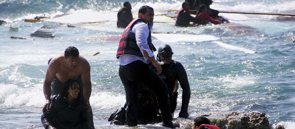 Migrants, who are trying to reach Greece, are rescued by members of the Greek Coast guard and locals near the coast of the southeastern island of Rhodes April 20, 2015 Migrants, who are trying to reach Greece, are rescued by members of the Greek Coast guard and locals near the coast of the southeastern island of Rhodes April 20, 2015 - Sputnik International