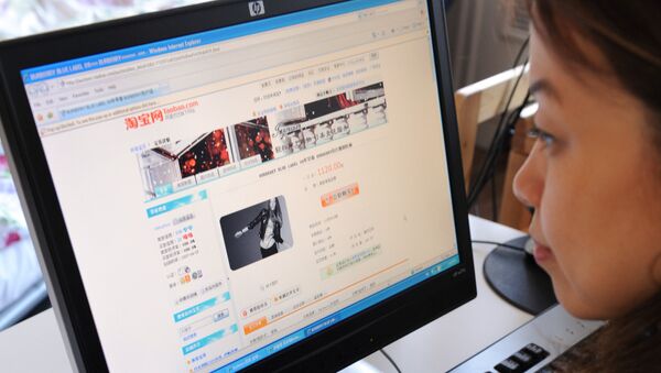 A woman in Beijing shops online at the Taobao website on February 5, 2008 - Sputnik International