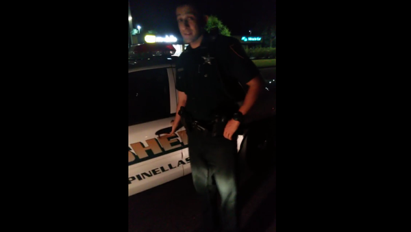 Activist Pulls Over Florida Cop for Unsafe Driving (VIDEO) - Sputnik International