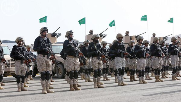 In this photo provided by the Saudi Press Agency (SPA), Royal Saudi Land Forces and units of Special Forces of the Pakistani army take part in a joint military exercise called Al-Samsam 5 in Shamrakh field, north of Baha region, southwest Saudi Arabia, Monday, March 30, 2015 - Sputnik International