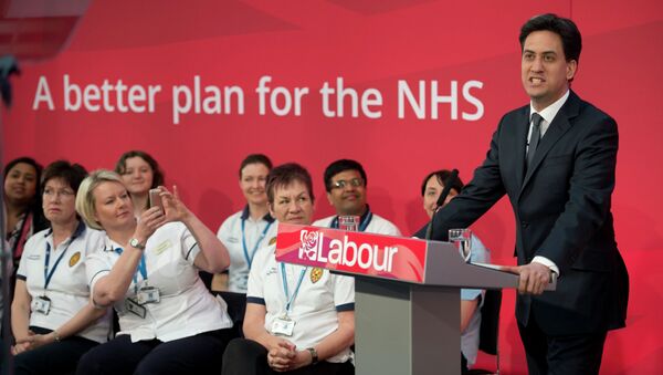 Ed Miliband, the leader of the opposition Labour Party, addresses an audience in the Brooks Building of Manchester Metropolitan University on the subject of healthcare in Manchester, northwest England on April 21, 2015 - Sputnik International