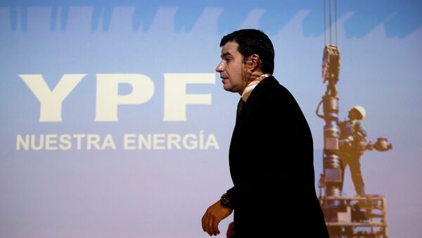 Miguel Galuccio, CEO of Argentina's state-controlled YPF oil company, walks in front of a screen during a joint news conference with Ali Moshiri, Chevron's head of Latin America, Middle East and Africa, in Buenos Aires, Argentina, Thursday, Aug. 29, 2013 - Sputnik International