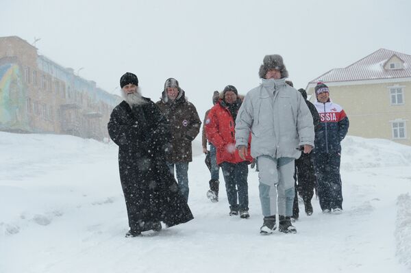 Russian Deputy Prime Minister Dmitry Rogozin, foreground right, in the town of Barentsburg on the Svalbard archipelago. Russian Deputy Prime Minister Dmitry Rogozin, foreground right, in the town of Barentsburg on the Svalbard archipelago. - Sputnik International